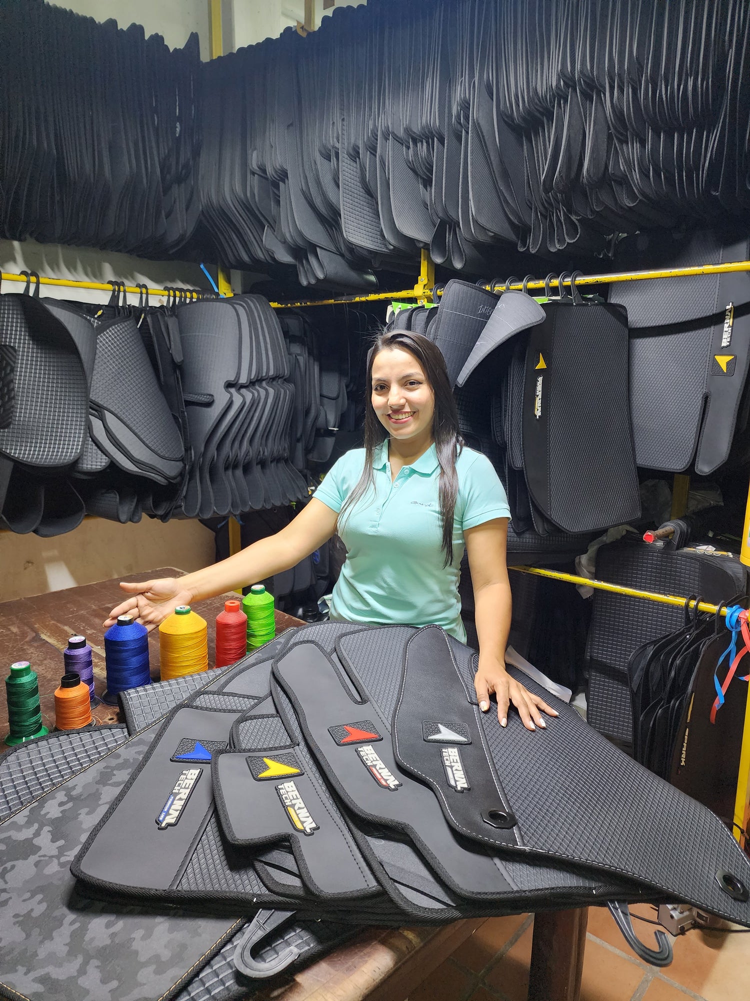 Tapetes para carro de Caucho PVC vs. Tapetes para carro de Alfombra: Protección Duradera y Estilo Impecable para tu Carro