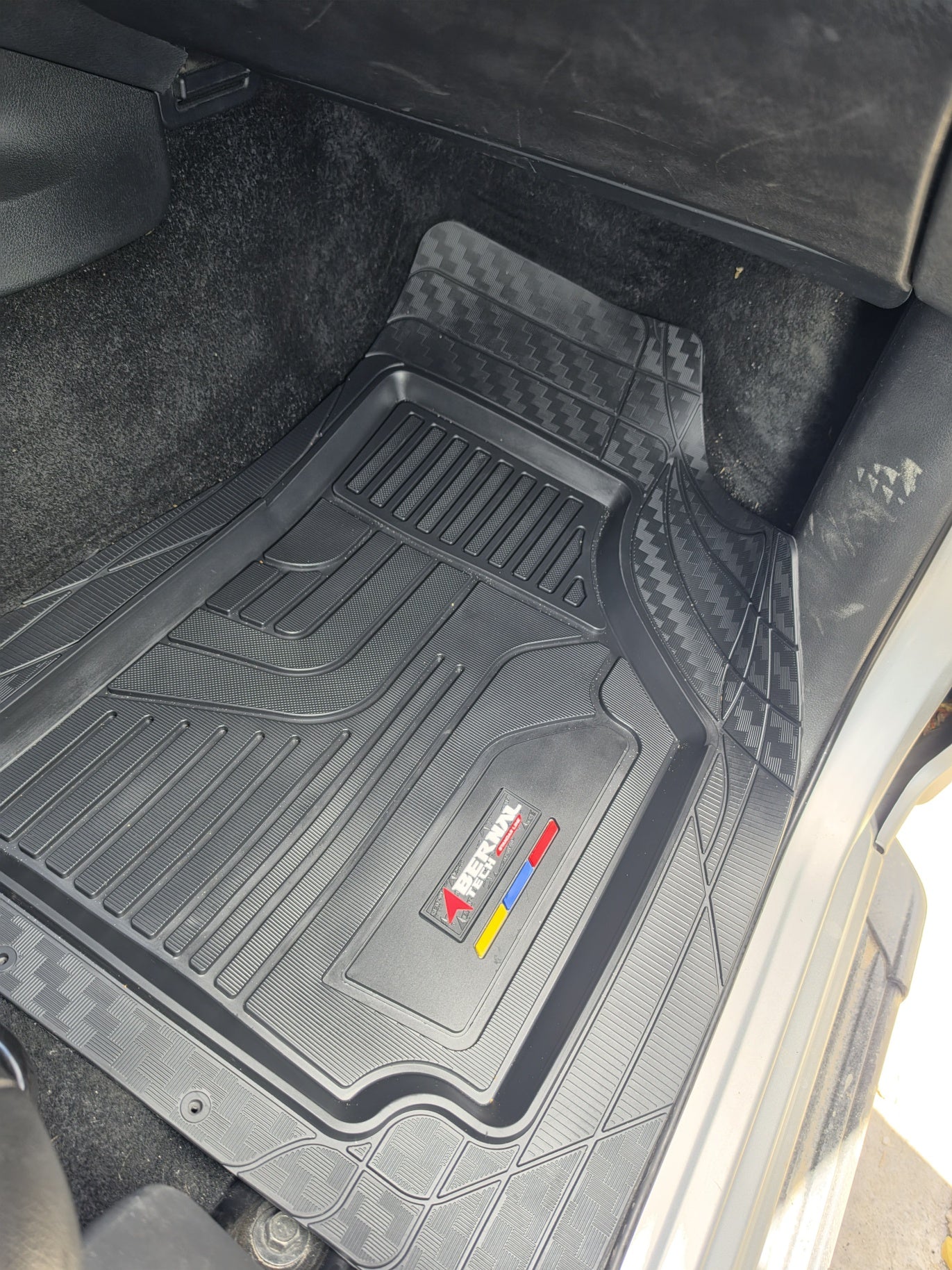 TAPETE PARA CARRO TIPO BANDEJA TERMOFORMADO